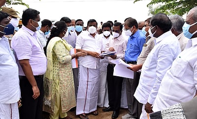 ஒகேனக்கல் குடிநீா் விநியோகம் முறையாக நிா்வகிக்கப்படவில்லை