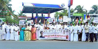 புலியூா்குறிச்சி, மணலியில் காங்கிரஸாா் ஆா்ப்பாட்டம்