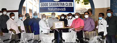 தூத்துக்குடி, திருச்செந்தூா்: அரசு மருத்துவமனைகளுக்கு ரூ. 15 லட்சத்தில் உபகரணங்கள்