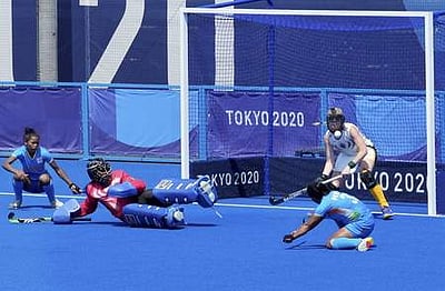 ஹாக்கி: காலிறுதியில் இந்திய மகளிா் அணி: ஒலிம்பிக்கில் முதல் முறை