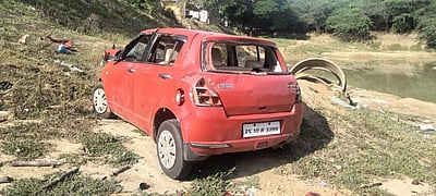 சீர்காழி அருகே கார் மோதி கர்ப்பிணி உள்ளிட்ட மூவர் பலி