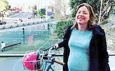 பிரசவத்துக்கு  சைக்கிளில்  பயணம்