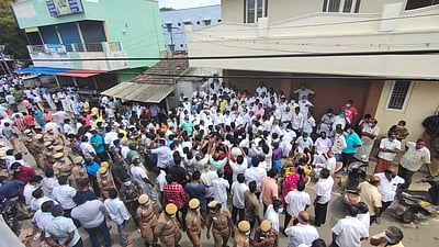 கோவை வடவள்ளியில் உள்ள பொறியாளர் வீட்டில் சோதனை