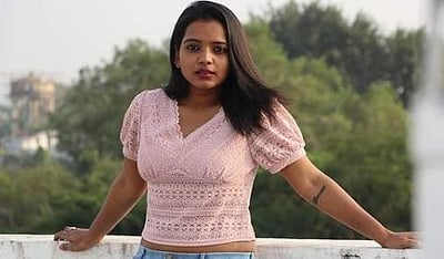 தொகுப்பாளர் ஐஸ்வர்யா ரகுபதி புகைப்படங்கள்