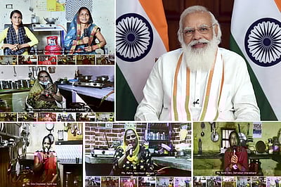 இலவச சமையல் எரிவாயு இணைப்புத் திட்டம் 2.0: பிரதமா் மோடி தொடக்கி வைத்தாா்