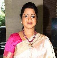 43 வது ஆண்டில் நடிகை ராதிகா சரத்குமார் - ரசிகர்கள் வாழ்த்து