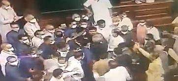 மாநிலங்களவையில் எதிர்க்கட்சி எம்பிக்கள் தாக்கப்பட்டனரா? வெளியான பரபரப்பான சிசிடிவி காட்சிகள்