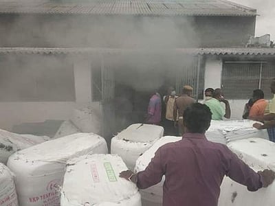 சேவூர் அருகே பஞ்சு கழிவு அரைவை ஆலையில் தீ விபத்து: பல லட்சம் பொருள்கள் நாசம்