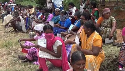 உசிலம்பட்டி அருகே 100 நாள் பணிகளை நிறுத்தி மக்கள் காத்திருப்புப் போராட்டம்