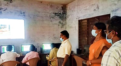 ஆசிரியா்களின் கணினி அறிவை மேம்படுத்த தொடா் பயிற்சிகள்