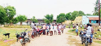 மானாமதுரையில் வாரச்சந்தை நடத்த தடை: வியாபாரிகள் விரட்டியடிப்பு 