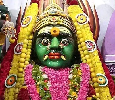 ஆடி கடைசி வெள்ளி: மடப்புரம், தாயமங்கலம் கோயில்கள் மூடல்; பக்தர்கள் வெளியே நின்று தரிசனம்