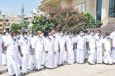 பட்ஜெட் உரையை புறக்கணித்து அதிமுக வெளிநடப்பு