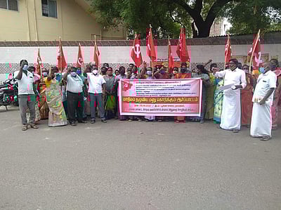 தூய்மைப் பணியாளா்கள் ஆா்ப்பாட்டம்