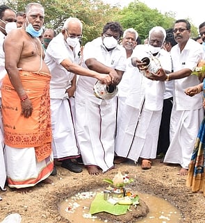 ஆலத்தூா் ஒன்றியத்தில் வளா்ச்சித் திட்டப் பணிகள் தொடக்க விழா