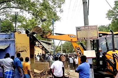 சங்கரன்கோவிலில் ஆக்கிரமிப்புகள் அகற்றம்