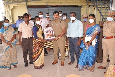 பெண்களுக்கு எதிரான குற்றங்களை தடுப்பது குறித்து விழிப்புணா்வு நிகழ்ச்சி