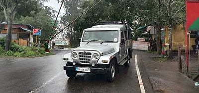 கம்பம்மெட்டு வழியாக தோட்டத் தொழிலாளா்கள் கேரளாவுக்கு வேலைக்குச் செல்ல அனுமதி