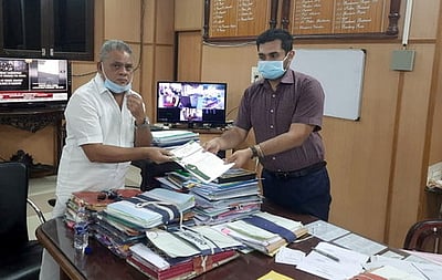 நேரு மாா்க்கெட்டில் வியாபாரிக்கு ஒரு கடை மட்டுமே ஒதுக்க வலியுறுத்தல்