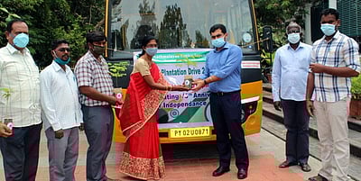 சுதந்திர தினம்: மரக்கன்றுகள் நடும் பணி தொடக்கம்