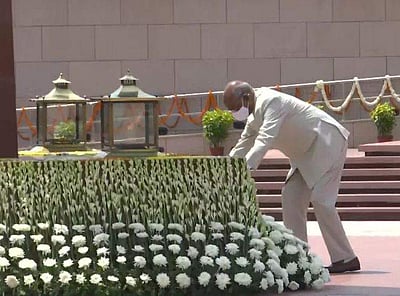 தேசிய போர் நினைவிடத்தில் குடியரசு தலைவர் மரியாதை