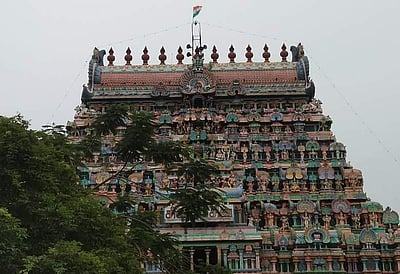 தியாகராஜர் கோயில் கிழக்கு கோபுரத்தில் பறந்த தேசியக் கொடி