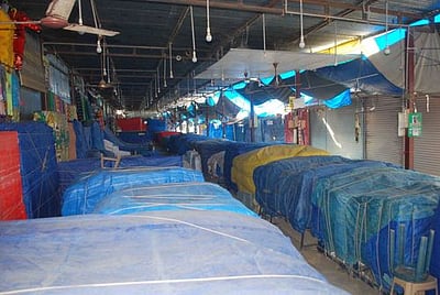 மக்கள் அதிகம் கூடும் இடங்களில் கடைகள் அடைப்பு