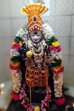 பரமத்தி வேலூா் முருகன் கோயில்களில் ஆடி வளா்பிறை சஷ்டி பூஜை