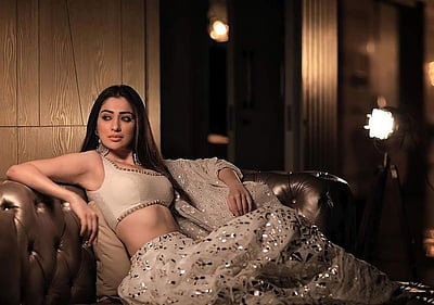 செம மாஸ் காட்டும் ராய் லட்சுமி - படத்தொகுப்பு!