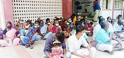 இளையான்குடி வட்டாட்சியர் அலுவலகத்தில் குடிபுகும் போராட்டம்