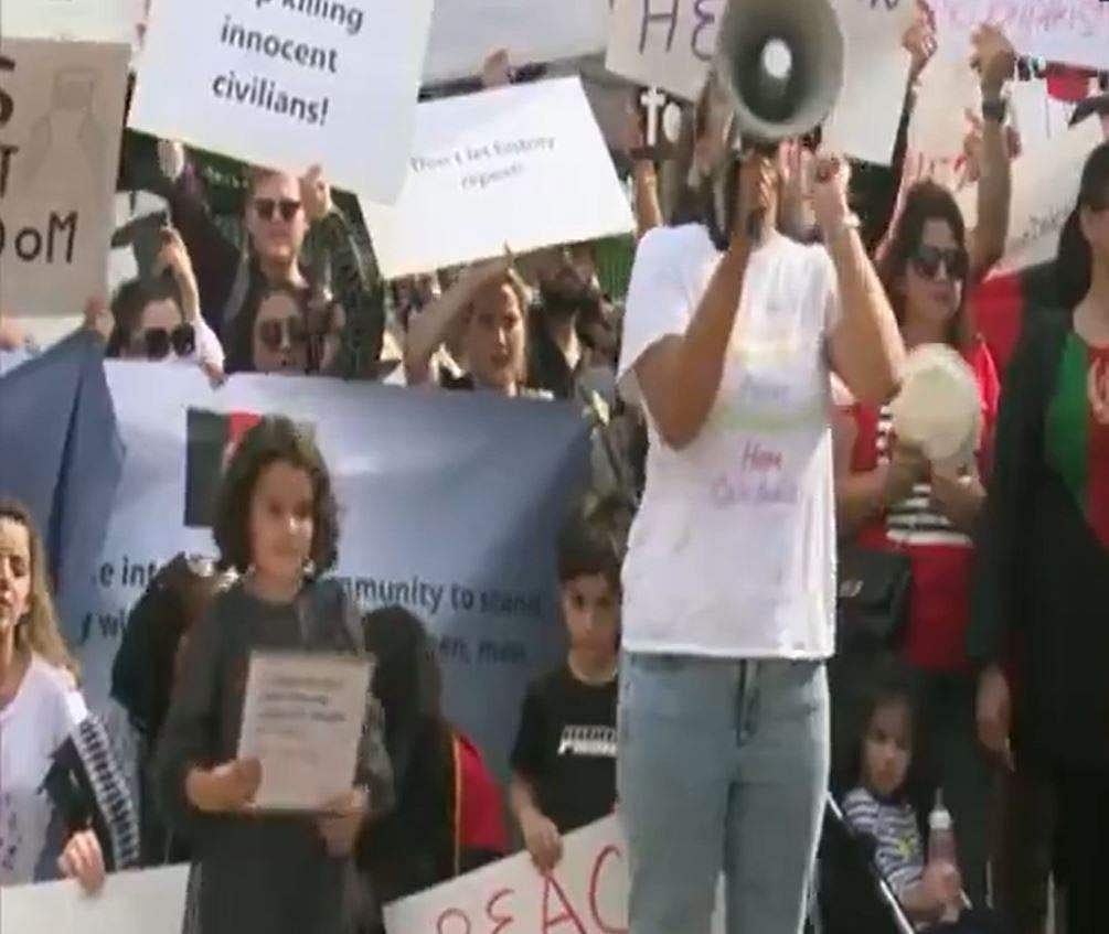 வெள்ளை மாளிகைக்கு வெளியே ஆப்கன் நாட்டினர் போராட்டம்