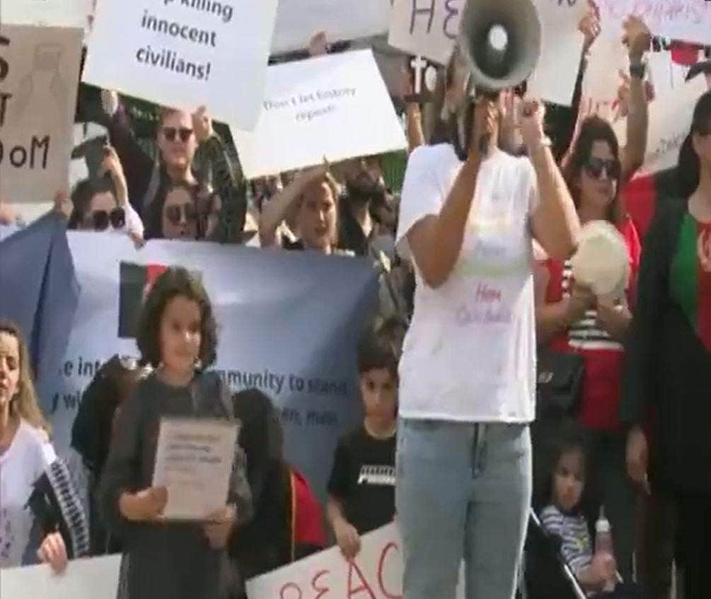 வெள்ளை மாளிகைக்கு வெளியே ஆப்கன் நாட்டினர் போராட்டம்