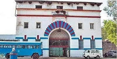 சிறைக்குச் செல்ல ஆசையா? வெறும் 500 ரூபாய் இருந்தால் போதும்!