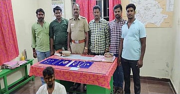 வீடுகளில் நகை திருட்டு: பட்டதாரி இளைஞா் கைது