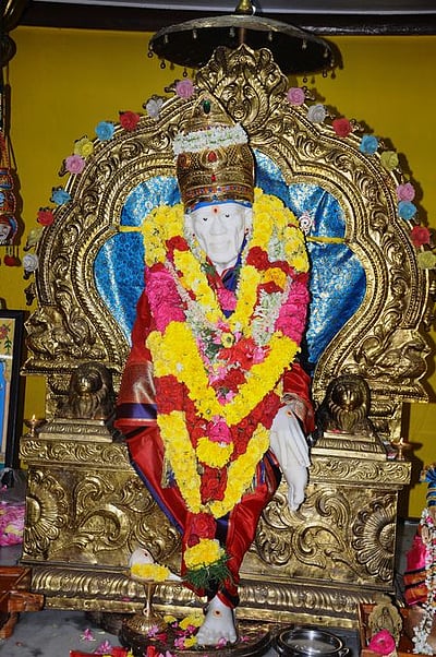 நாகை மகாலெட்சுமி சாயிநாதா் கோயிலில் சிறப்பு வழிபாடு