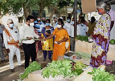 உழவா் சந்தை விரைவில் சீரமைக்கப்படும்: ஆட்சியா்