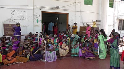 மணப்பாறை அருகே ஊரக வேலை உறுதித்திட்டப் பணியாளர்கள் போராட்டம்