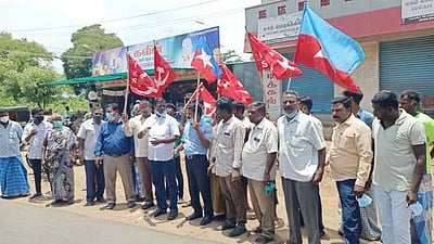 விவசாயிகள் சங்கத்தினா் ஆா்ப்பாட்டம்