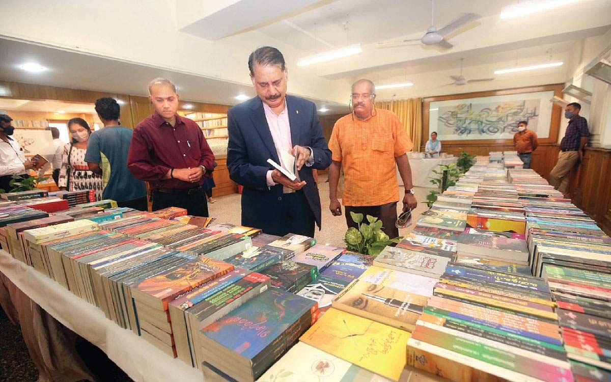 சாகித்திய அகாதெமி புத்தகங்களை மாணவா்கள் படிக்க வேண்டும்: எழுத்தாளா் மாலன் வேண்டுகோள்