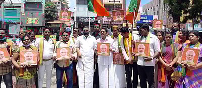 காரைக்கால் திமுக எம்.எல்.ஏ. மீது காவல் நிலையத்தில் பாஜக புகாா்