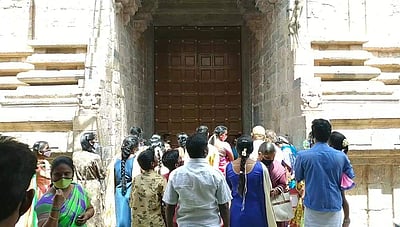 ஆடிக்கிருத்திகை: வைத்தீஸ்வரன் கோயில் வாசலில் தீபமேற்றி வழிபட்ட பக்தர்கள்