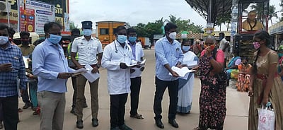 கரோனா 3ஆவது அலை: கும்மிடிப்பூண்டியில் பொதுமக்களுக்கு விழிப்புணர்வு