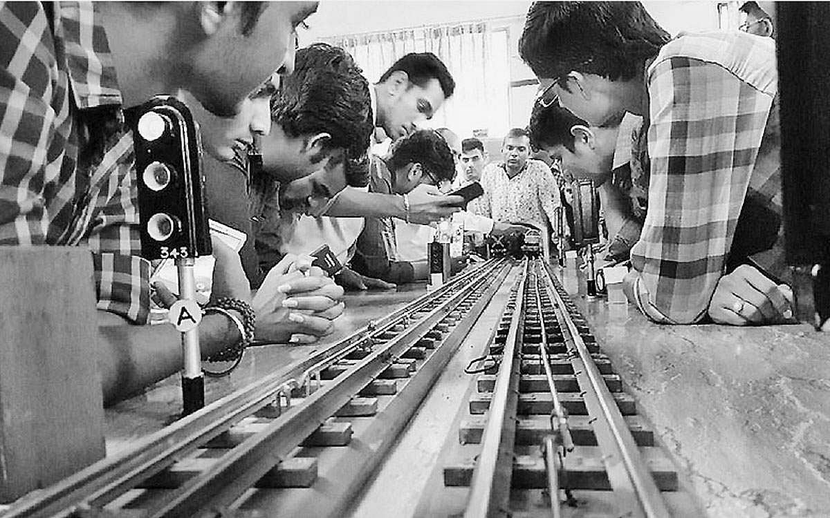 ரயில்வே பல்கலைக்கழகத்தில் படிக்க விண்ணப்பிக்கலாம்!