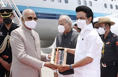 சென்னை வந்தார் குடியரசுத் தலைவர்; ஆளுநர், முதல்வர் வரவேற்பு