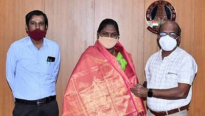 பிராட்டியூா் அரசுப் பள்ளிக்கு கூடுதல் இட வசதி தேவை: நல்லாசிரியா் ஆஷாதேவி