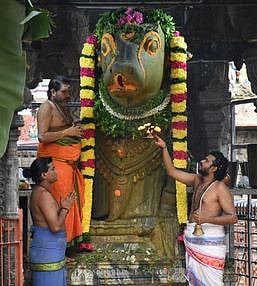 அருணாசலேஸ்வரா் கோயிலில் பிரதோஷ வழிபாடு