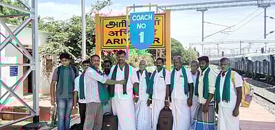 தில்லி போராட்டத்தில் பங்கேற்று திரும்பிய விவசாயிகளுக்கு வரவேற்பு