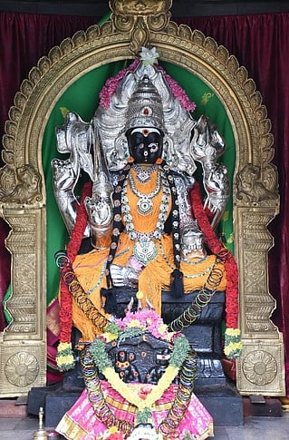 வரலட்சுமி நோன்பு: வீடுகளில் பெண்கள் சிறப்பு வழிபாடு