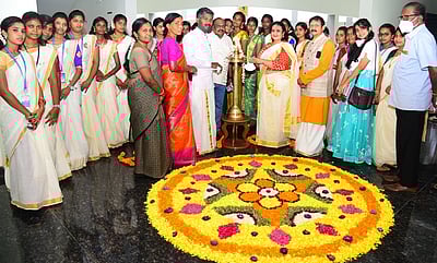 ரோஜாவனம் பாரா மெடிக்கல் கல்லூரியில் ஓணம் விழா