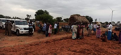 பழனி அருகே சோளத்தட்டை படப்புக்குள் வைத்து மகன், மகளுடன் தம்பதி எரிப்பு